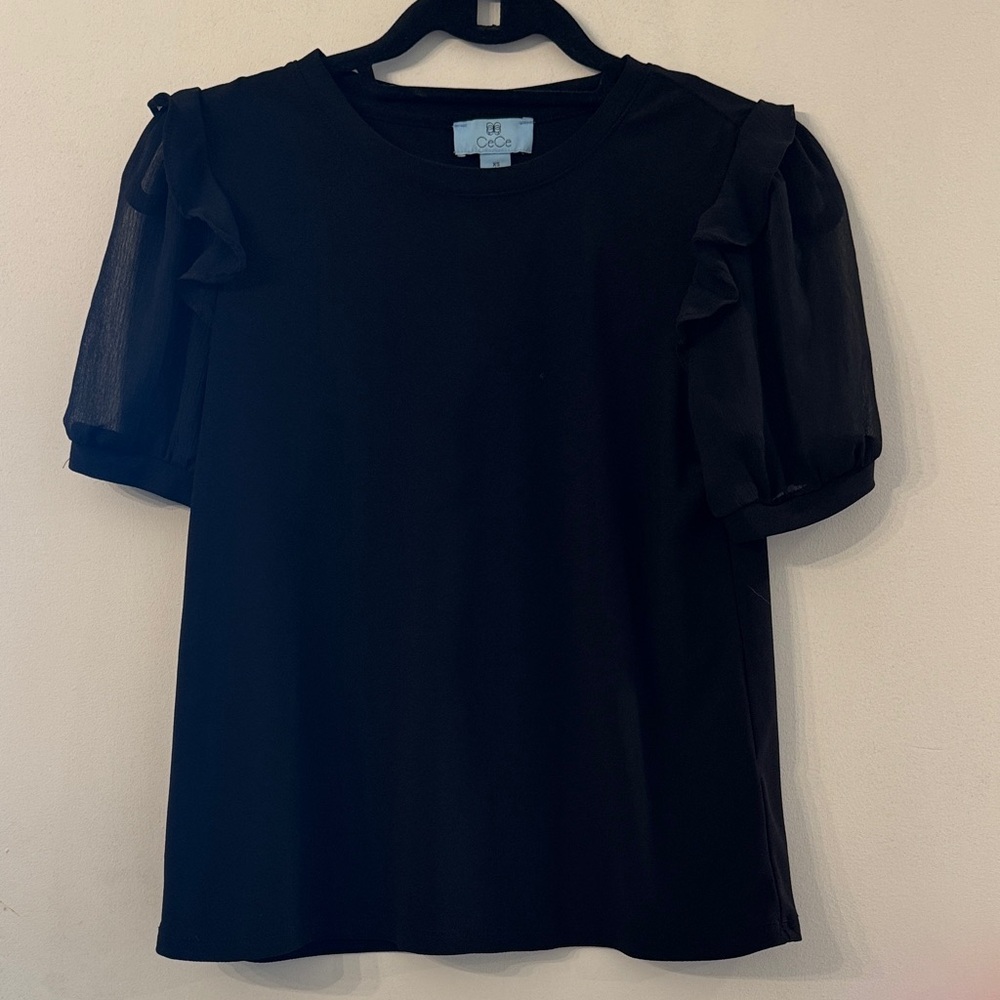 CeCe Size XS Black Short Sleeve Ruffle Top